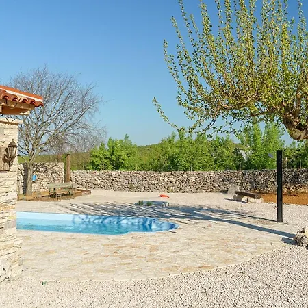 Poolincluded Malou *