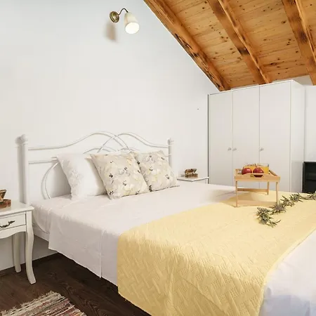 Poolincluded Malou Tatil Evi Stankovci (Zadar)