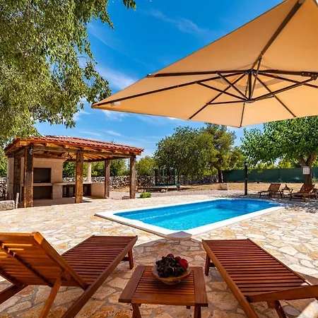 Tatil Evi Poolincluded Malou *