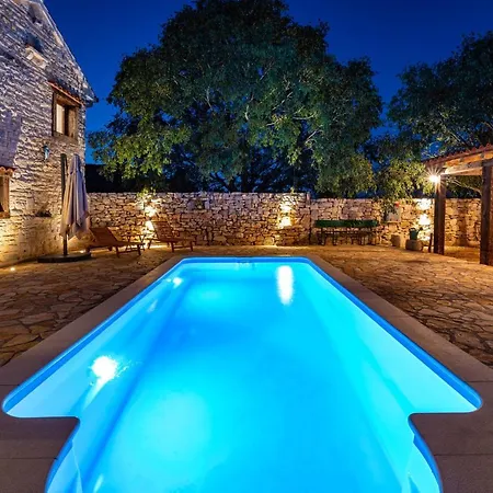 Poolincluded Malou *