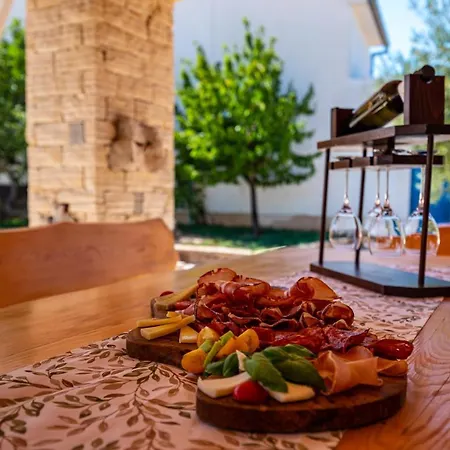 Poolincluded Malou Tatil Evi *